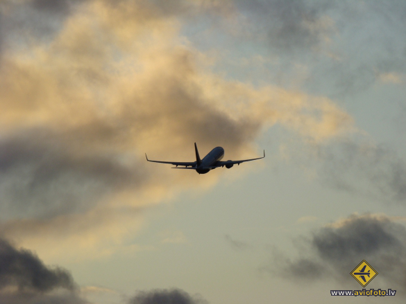 Boeing 737-8AS